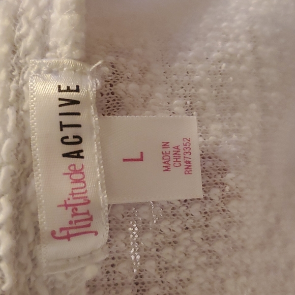 Light weight sweater top - Picture 2 of 3